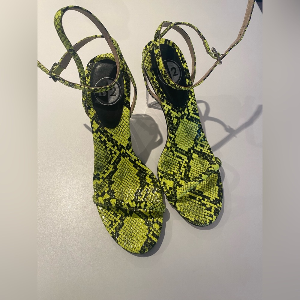 Serpentine neon green snake clear heel stiletto US 6.5